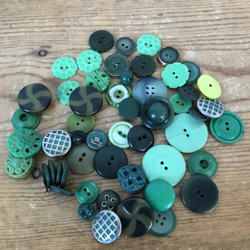 Vintage Set Lot of 50 40s 30s 50s Mid Century Green Emerald Buttons Celluloid